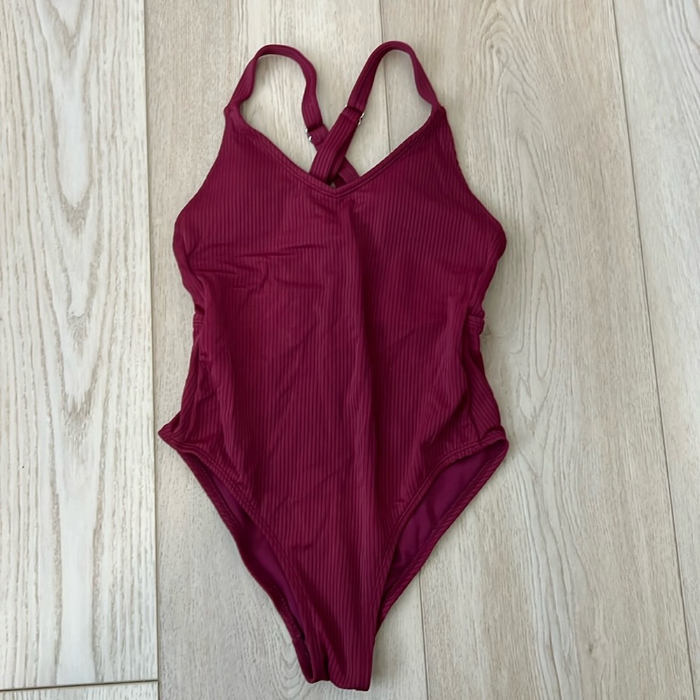 Women’s one-piece swimsuit | size S